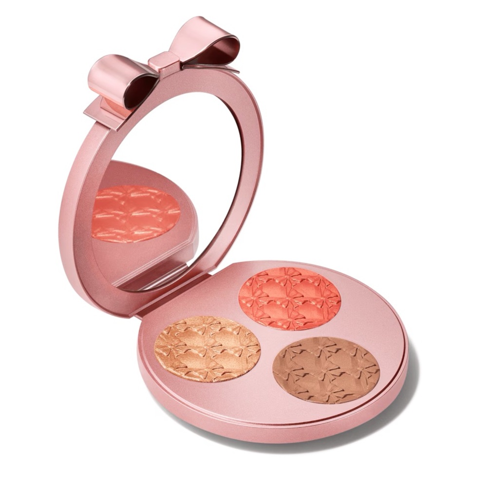 MAC Extra Dimension Compact: Medium - Effervescence Limited Edition